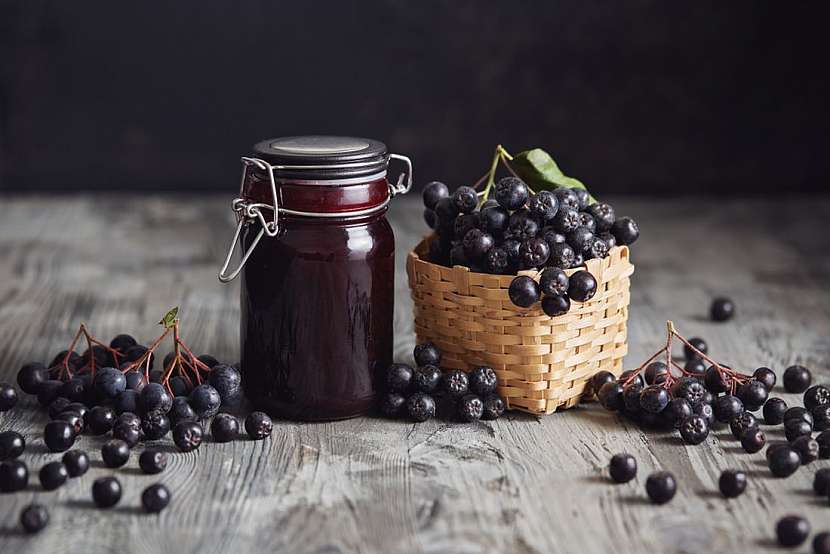 Využijte podzimní bobule. Léčí v marmeládě i víně