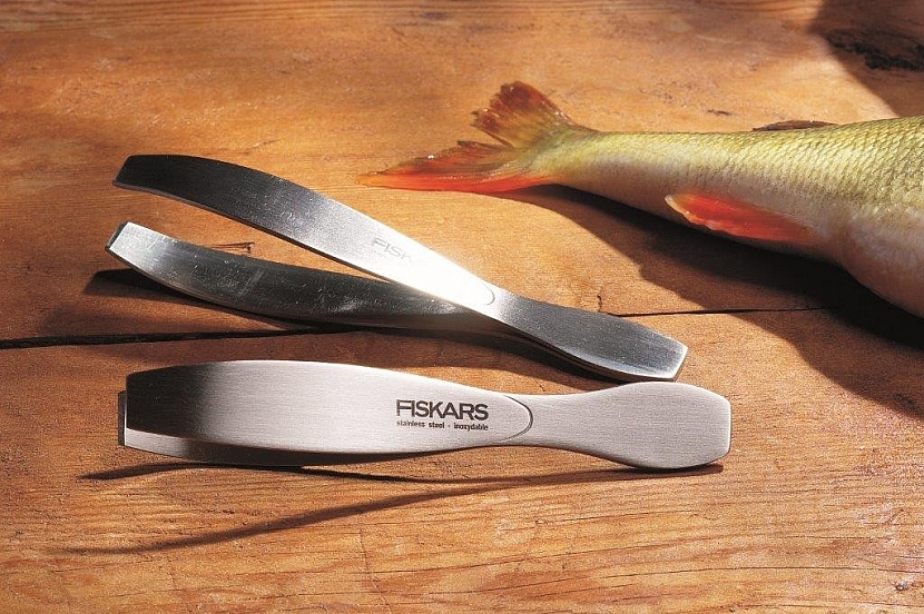 Pinzeta Fiskars FunctionalForm na rybí kosti. Vyrobena z nerez oceli pro dosažení pevného stisku.