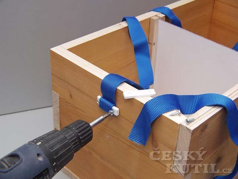 Bedýnka na nářadí systémem falešného cinkování