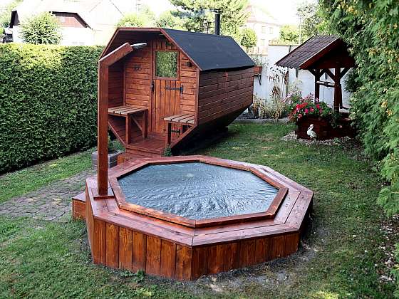 Domácí sauna s bazénkem (Zdroj: Archiv FTV Prima, se svolením FTV Prima)