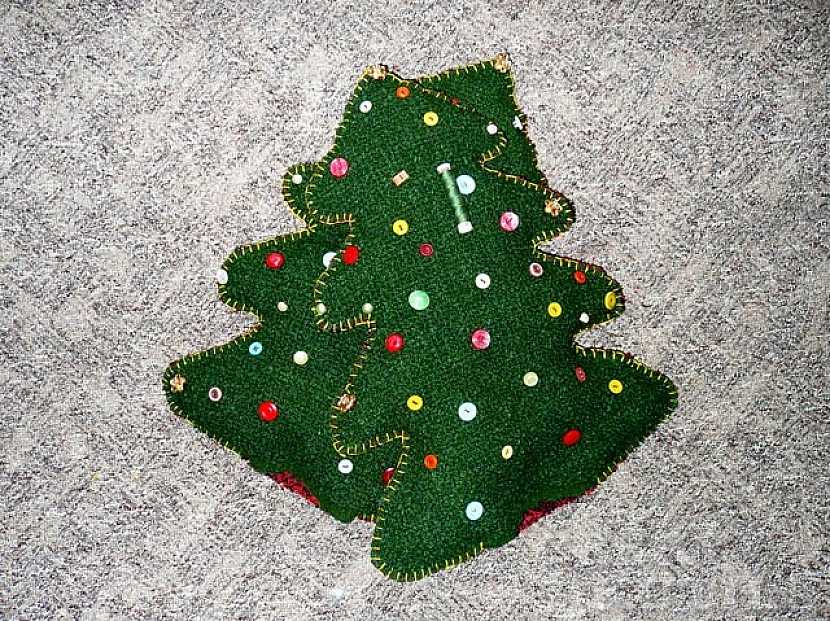Stromeček, který neopadá aneb Šitý vánoční stromeček