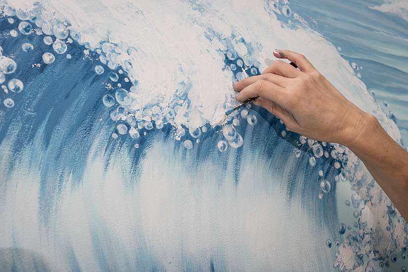 Skutečný umělec zachytí na stěně i vodu jako živou