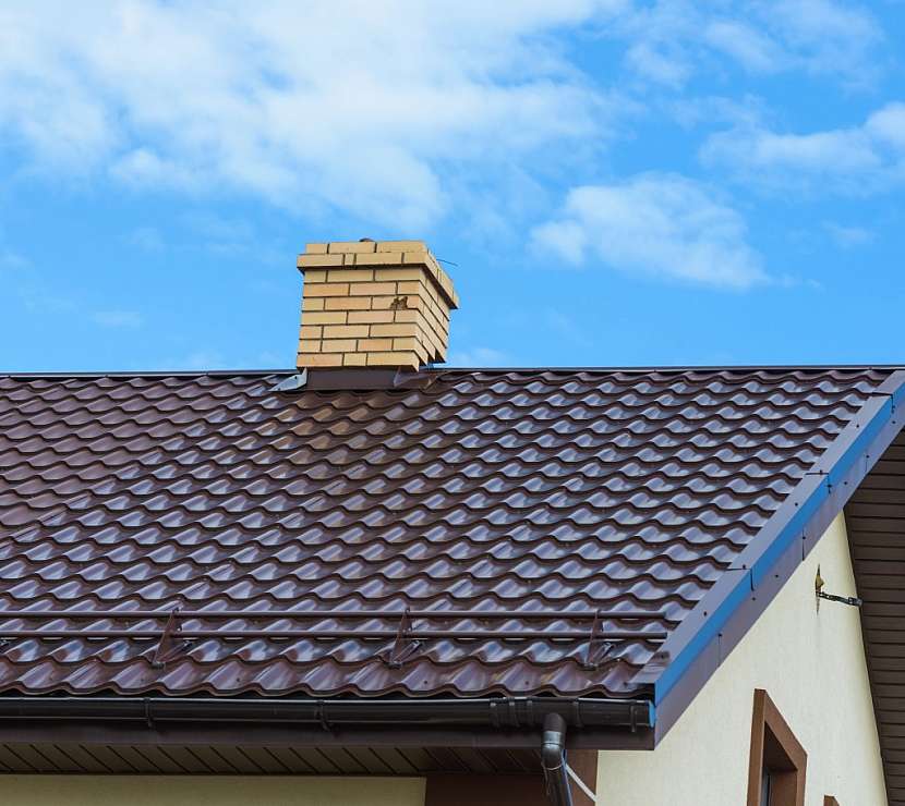 Současné kovové materiály střešních krytin jsou povrchově upravené, takže nereznou