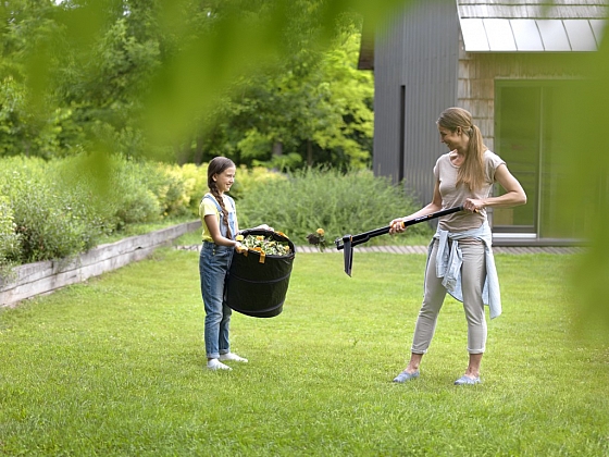 Dejte sbohem chemii na zahradě. S Fiskars ji nebudete potřebovat