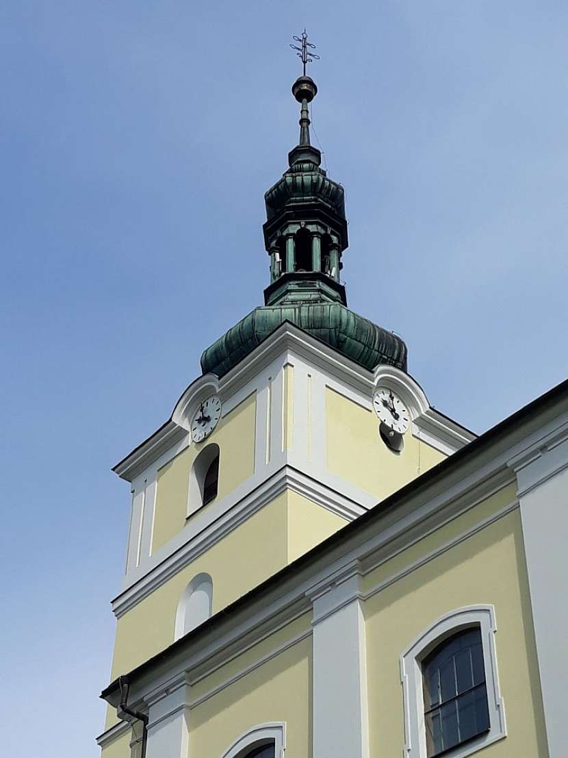 Kostel ve Velkém Týnci má novou fasádu