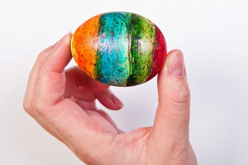 Jak zdobit velikonoční vajíčka tekutými barvami OVO