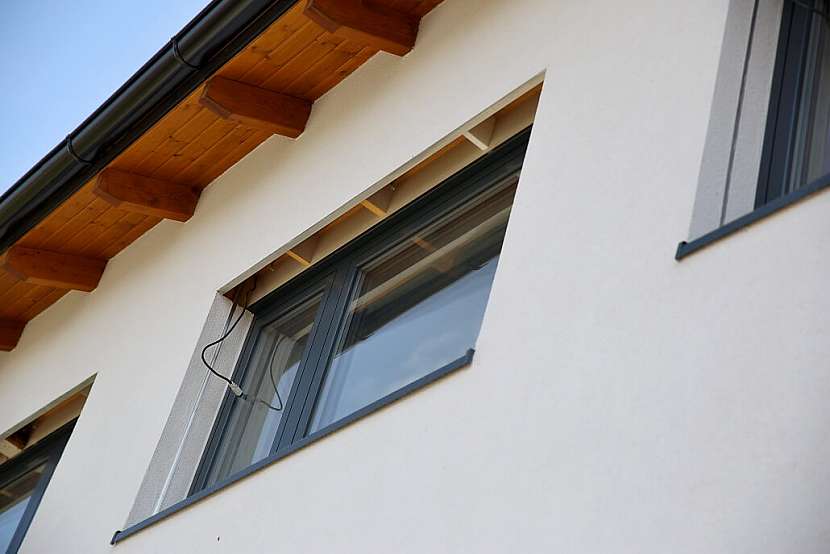 podomítkový systém pro instalaci předokenních žaluzií