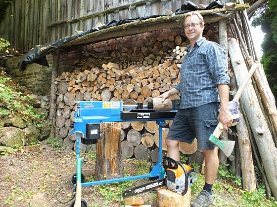 Udělejte si zásobu na zimu, štípač Scheppach to oddře za vás