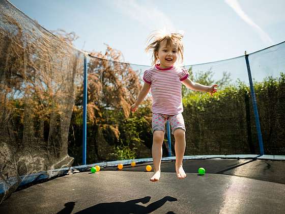 Pořiďte dětem jejich vlastní trampolínu