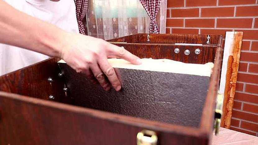Čím silnější polystyren při výrobě termoboxu použijete, tím lepší izolační vlastnosti bude mít. Zároveň ale narostou rozměry. Ideální tloušťka polystyrenu jsou zhruba 4 cm