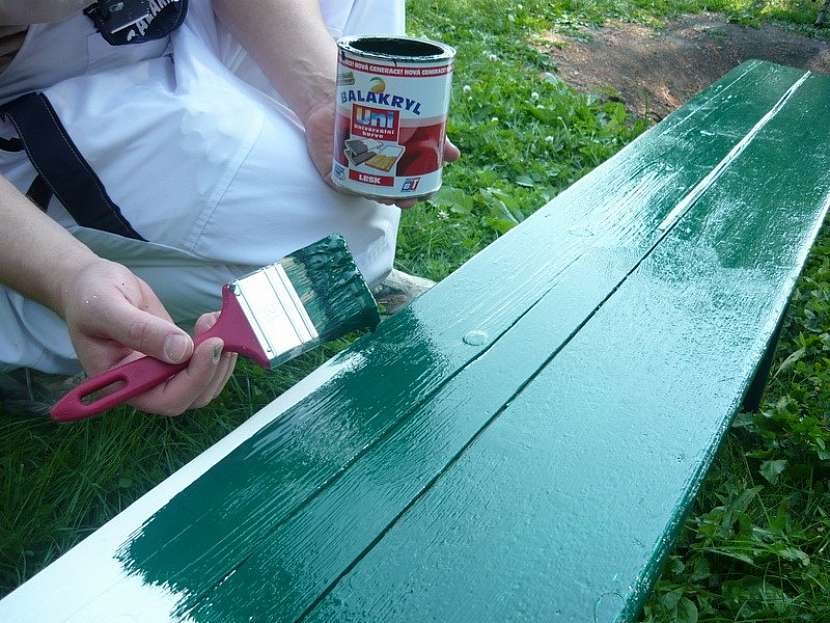 Renovace dřevěné lavičky