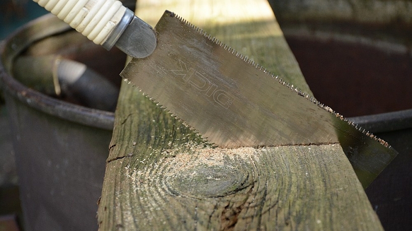 Domečky ze starého dřeva: z prkna vyřízněte části, které se vám líbí