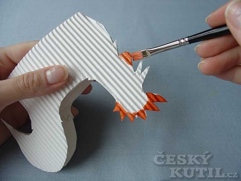 Výroba papírového stojánku na vajíčko – slepička