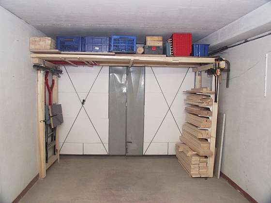 Proč nevyužít úložný prostor, který se vejde do garáže? (Zdroj: PePa)
