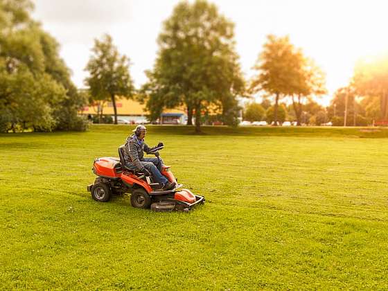 Podle čeho vybírat zahradní traktor?