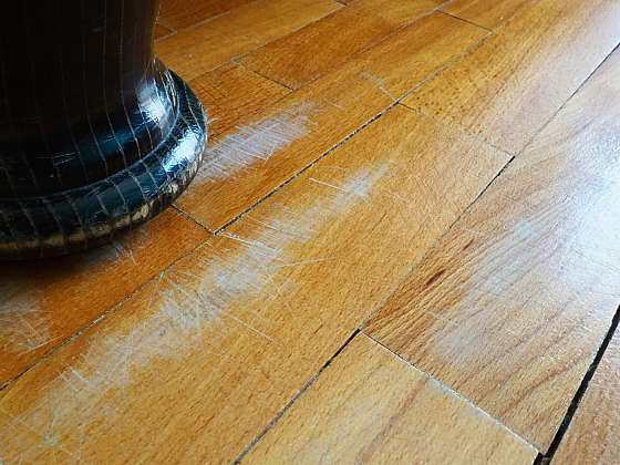 Údržbu dřevěné podlahy nesmíte podcenit (Zdroj: Depositphotos (https://cz.depositphotos.com))