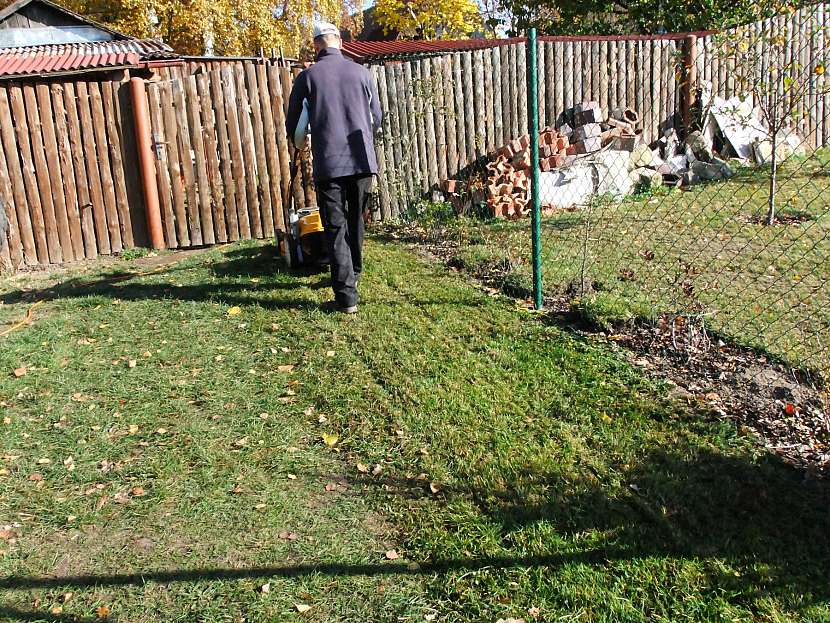 Péče o trávník na jaře začíná vertikutací