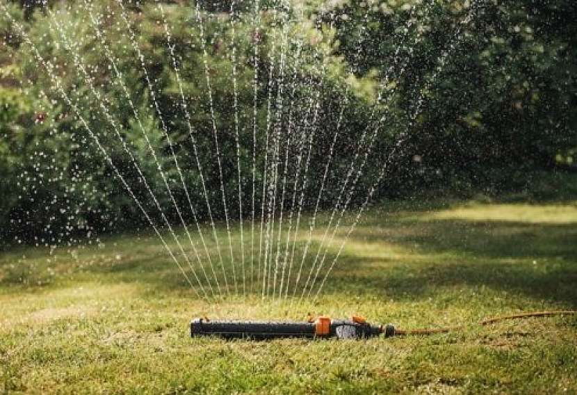 Zavlažovací systém je dokonalým nástrojem, který šetří čas a vodu při zavlažování vašeho trávníku a zahrady