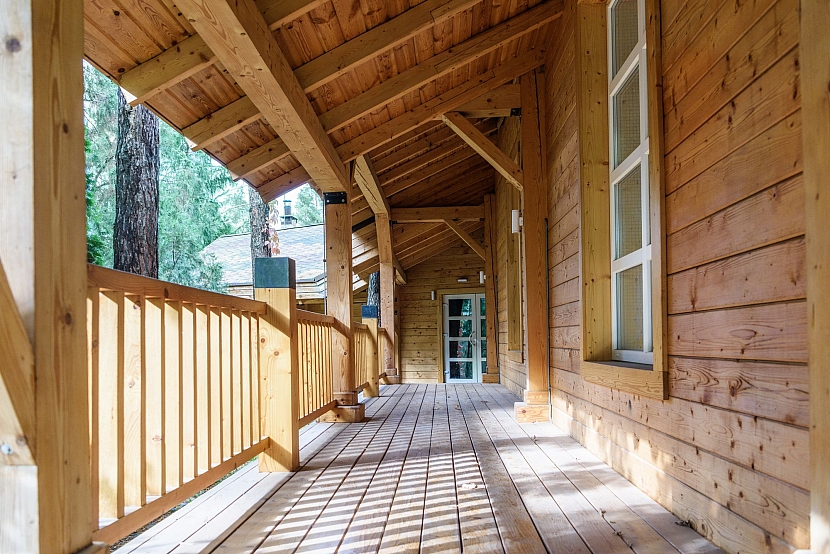 Dřevěná terasa domu