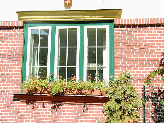 Nátěry dřevěných oken se musí pravidelně obnovovat