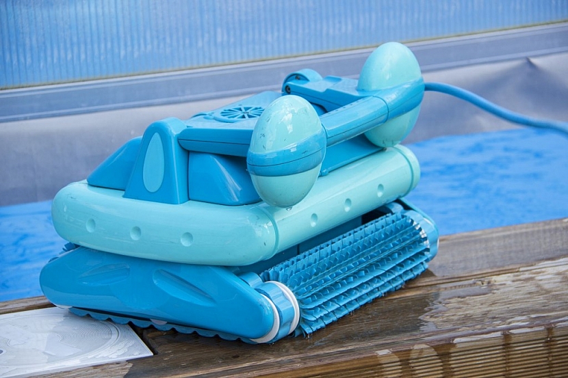 Technika pokročila a bazén už umí vyčistit bazénoví roboti zcela sami