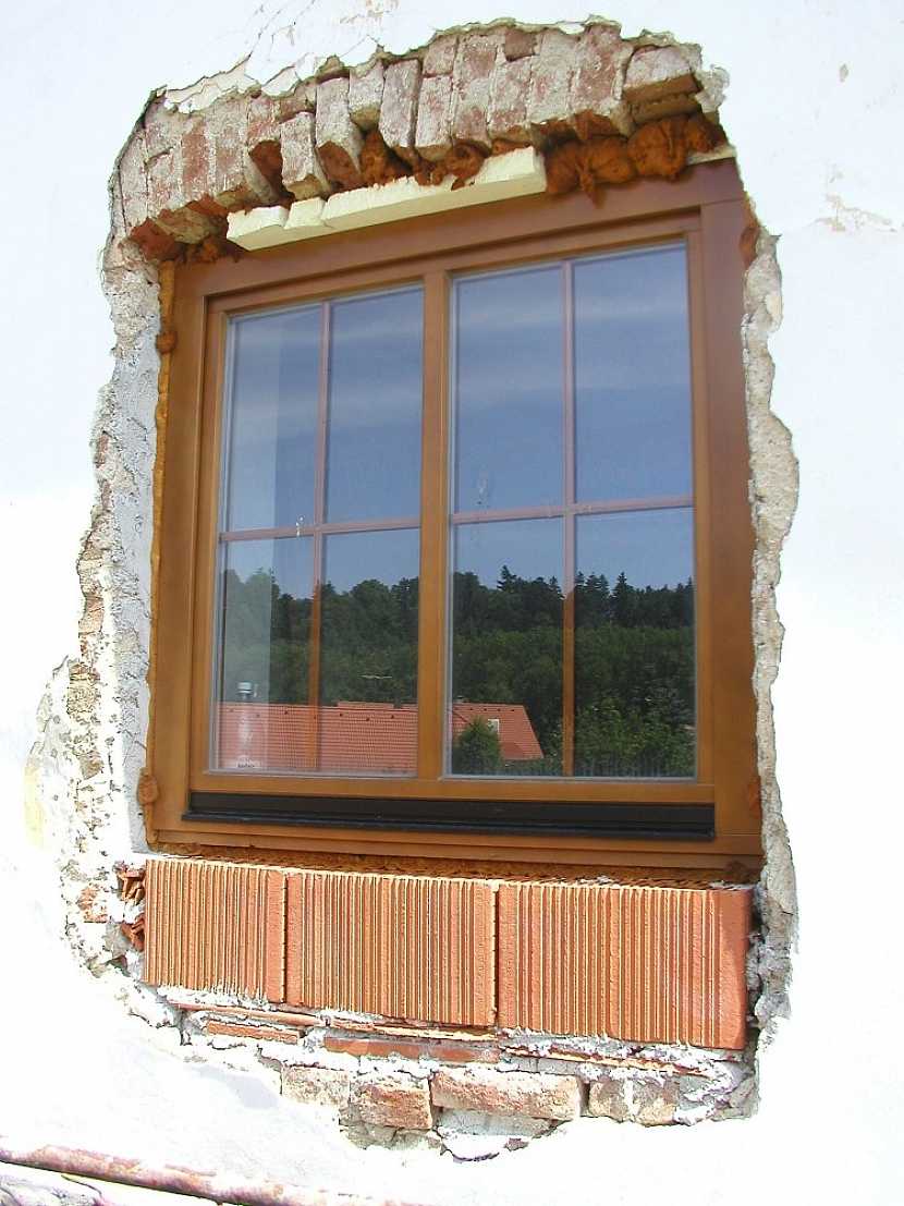 Pokud je rozměr nových oken neodpovídá, je potřeba přizpůsobit stavební otvor