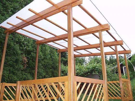 Správná pergola si zaslouží zastřešení (Zdroj: Pavel Zeman)