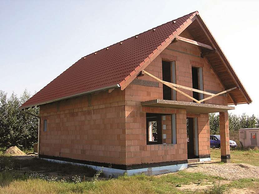 Stavění z cihel je tradice, která jen tak neskončí