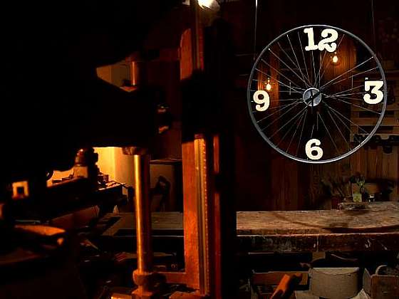 Staré kolo nevyhazujte, vyrobte si z ráfku hodiny (zdroj: Prima DOMA MEDIA s.r.o.)