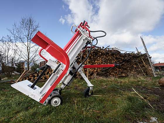 Péči o štípač dřeva nezanedbávejte, není náročná a stroj vám výrazně usnadní práci (Zdroj: AGROZET České Budějovice, a.s.)