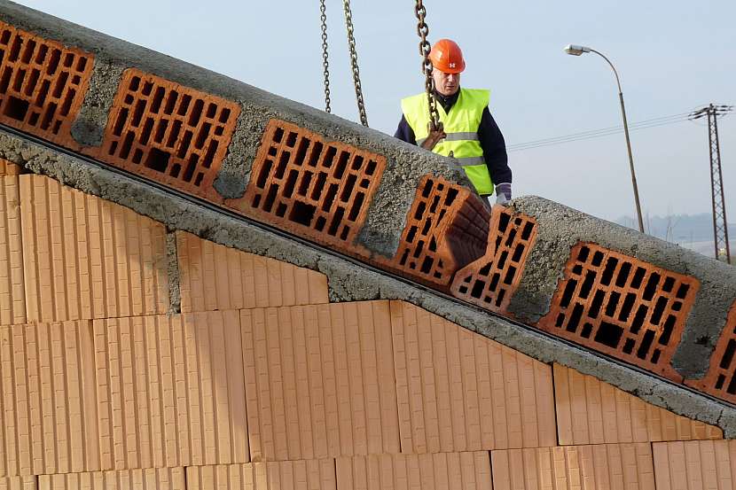 05_Těžká šikmá střecha HELUZ_před betonáží