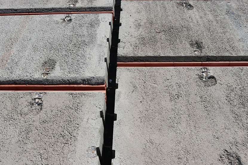 stropní panely