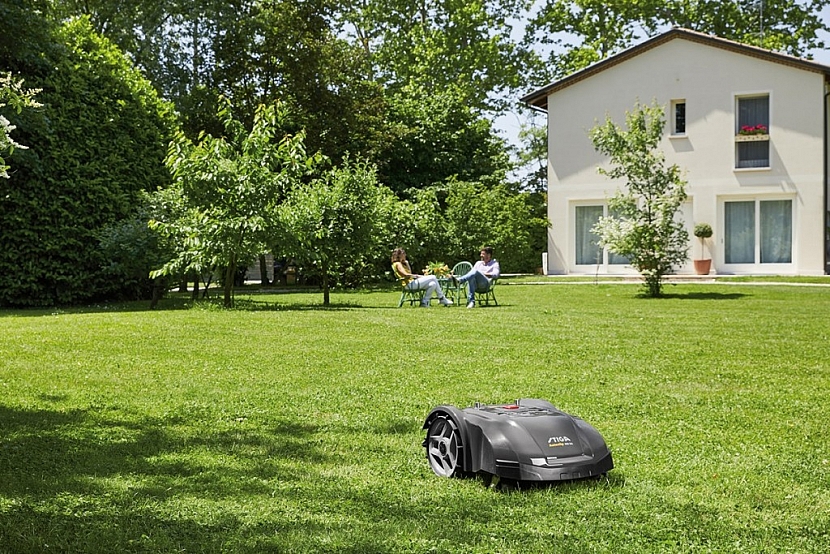 Robotická sekačka zajistí krásně střižený trávník po celou sezónu. Zatímco vy si budete v klidu pít svou kávu, robotická sekačka bude pracovat za vás