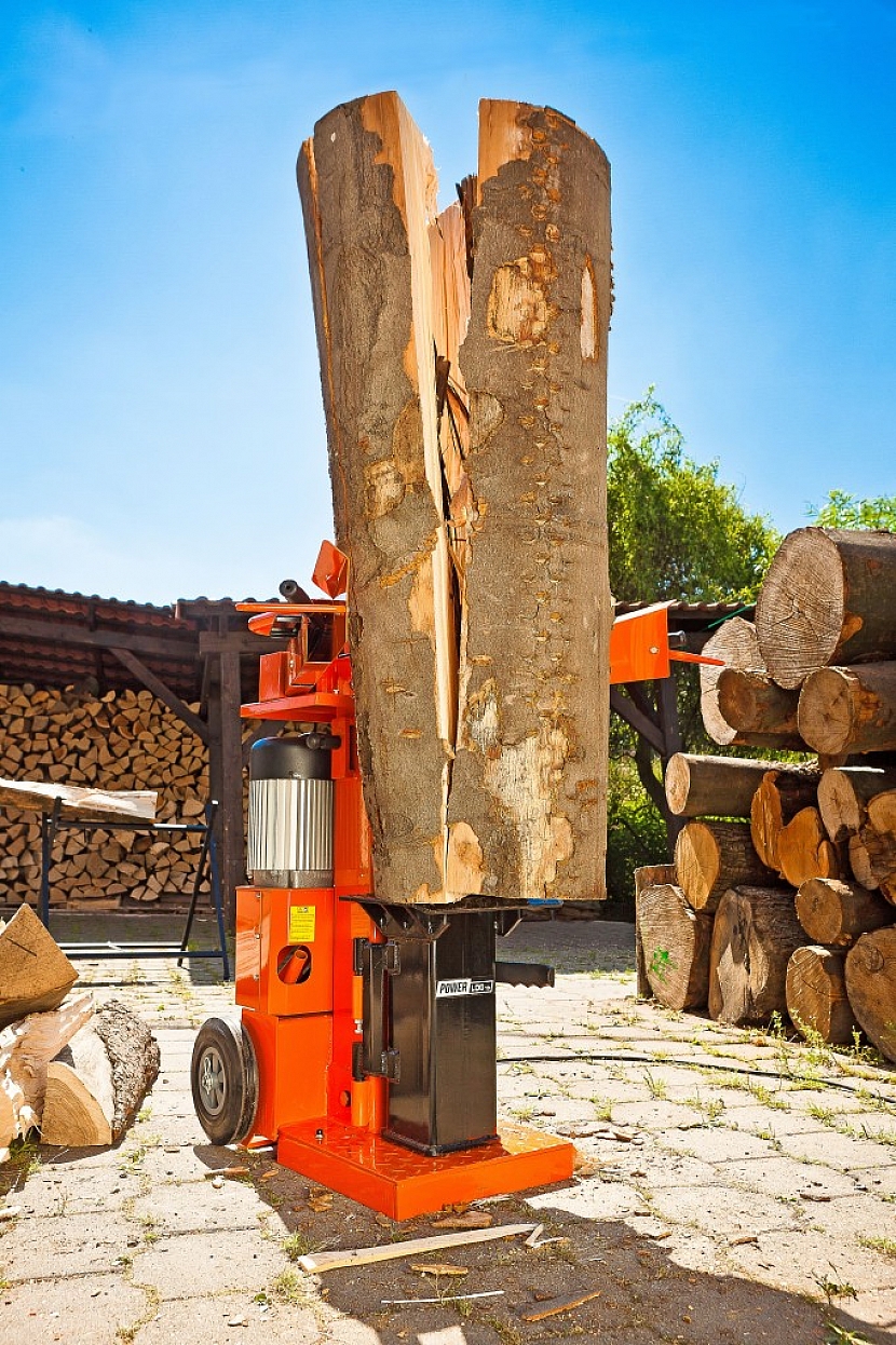Štípačky dřeva: stroje pro usnadnění života