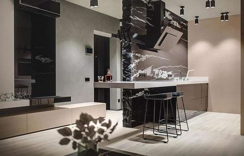 Vyzkoušejte si v kuchyni tapety s "ulítlým" vzorem, nebo netradičními barvami.