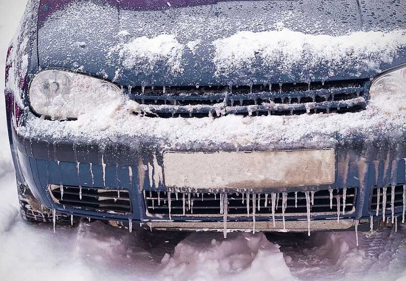 Zamrzlému motoru zabráníme použitím nemrznoucí směsi do chladiče