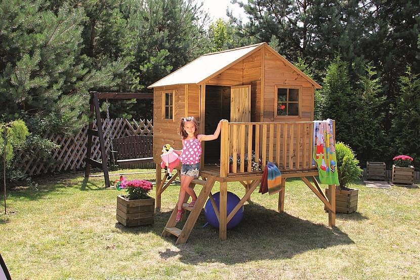 Dřevěný dětský zahradní domek