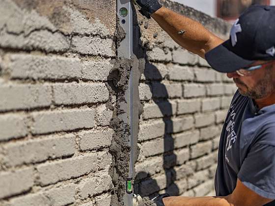 Oprava omítky zděného plotu v Receptáři prima nápadů