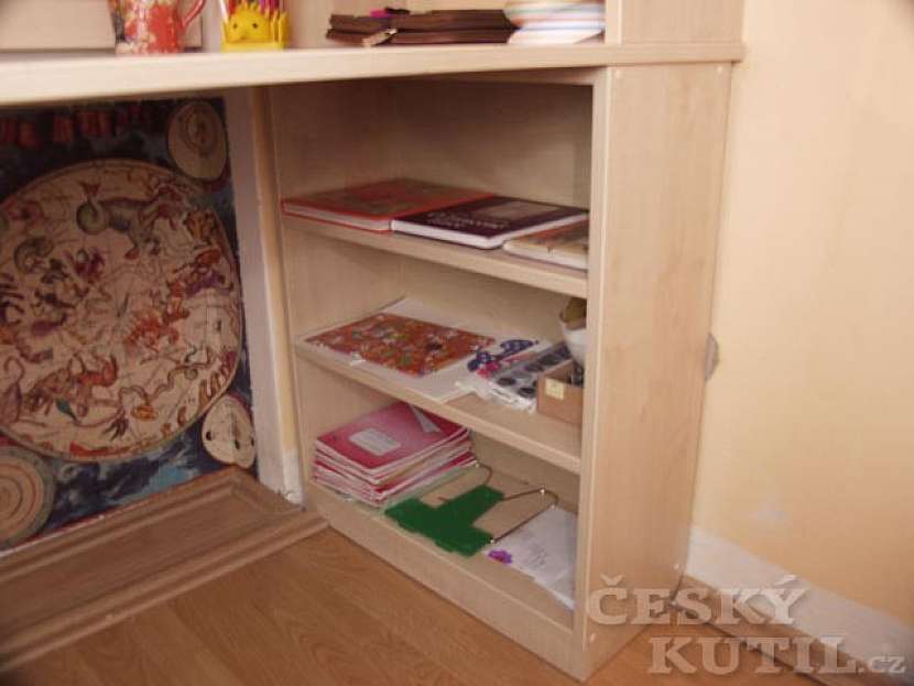 Studentský stůl do malého prostoru