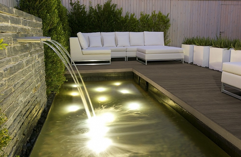 Podlaha na terase nebo obložení u bazénu může být krásné i praktické zároveň