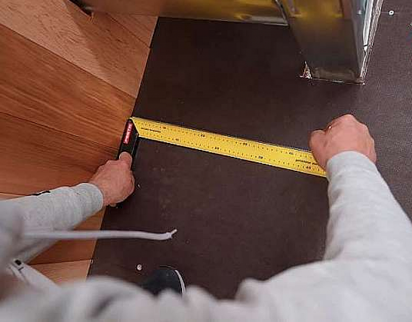 V podlaze bude potřeba vysekat drážku na kabeláž