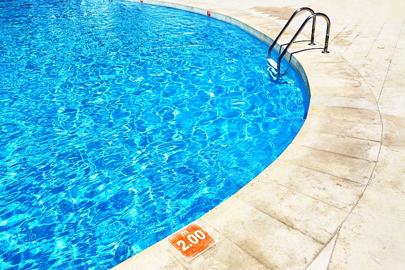 Modrá barva je nejběžnější barvou stěn bazénů
