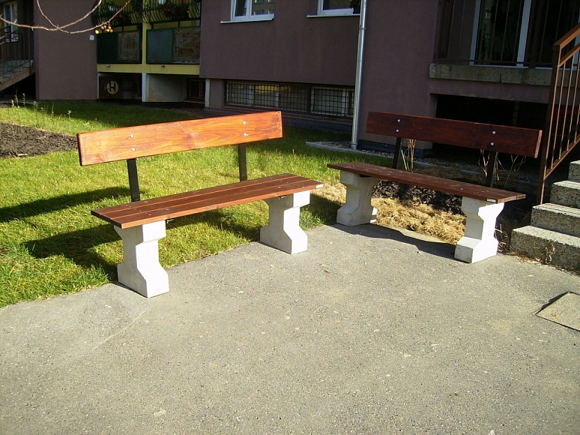 Zahradní piknikové stoly