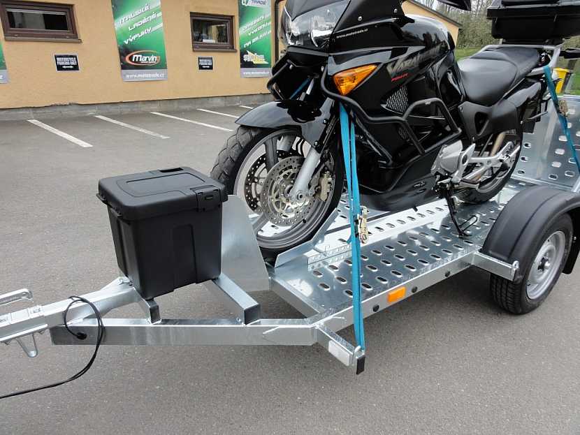 Snadno naložit, bezpečně přepravit - nový přepravník motocyklu