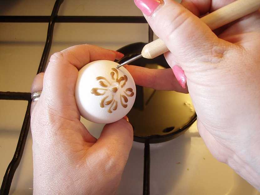 Jak zdobit velikonoční vajíčka tekutými barvami OVO