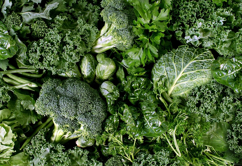 Zelená zelenina, jako je pórek, kadeřávek nebo kapusta, vydrží na záhonu prakticky do jara (Zdroj: Depositphotos)