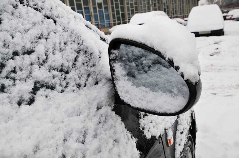Snažte se, aby se vám do auta dostalo co nejméně sněhu a okna se nemlžila a nezamrzala i zevnitř