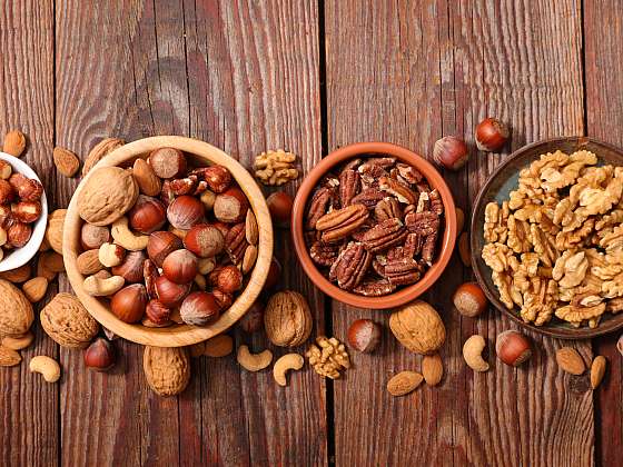 Lískové i vlašské ořechy jsou zásobárnou vitaminů, proto je správně usušte a uložte, aby si zachovaly co nejvíce důležitých látek (Zdroj: Depositphotos (https://cz.depositphotos.com))