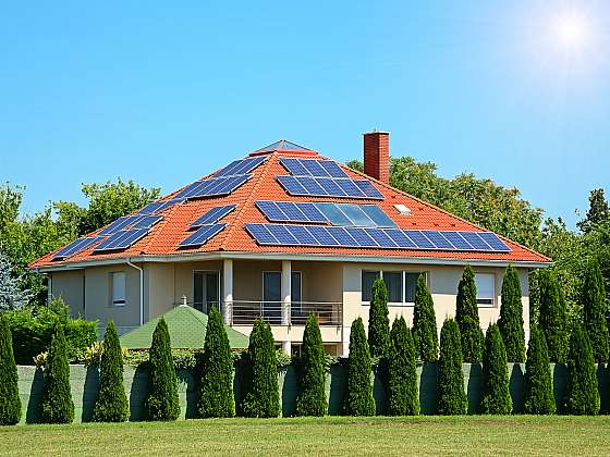 Je pořízení fotovoltaiky výhodné? (Zdroj: Depositphotos (https://cz.depositphotos.com))