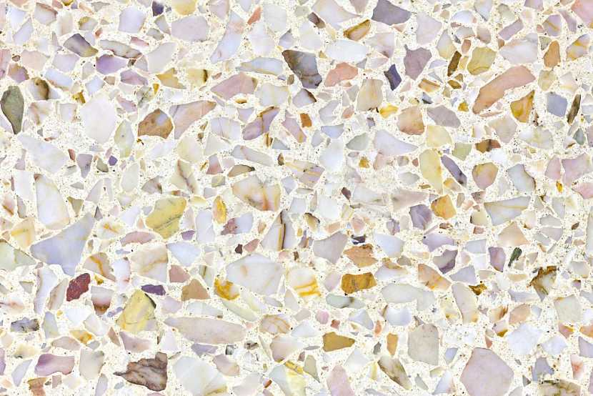 Teraco je směs různorodých úlomků, takže tvoří pestrou mozaiku